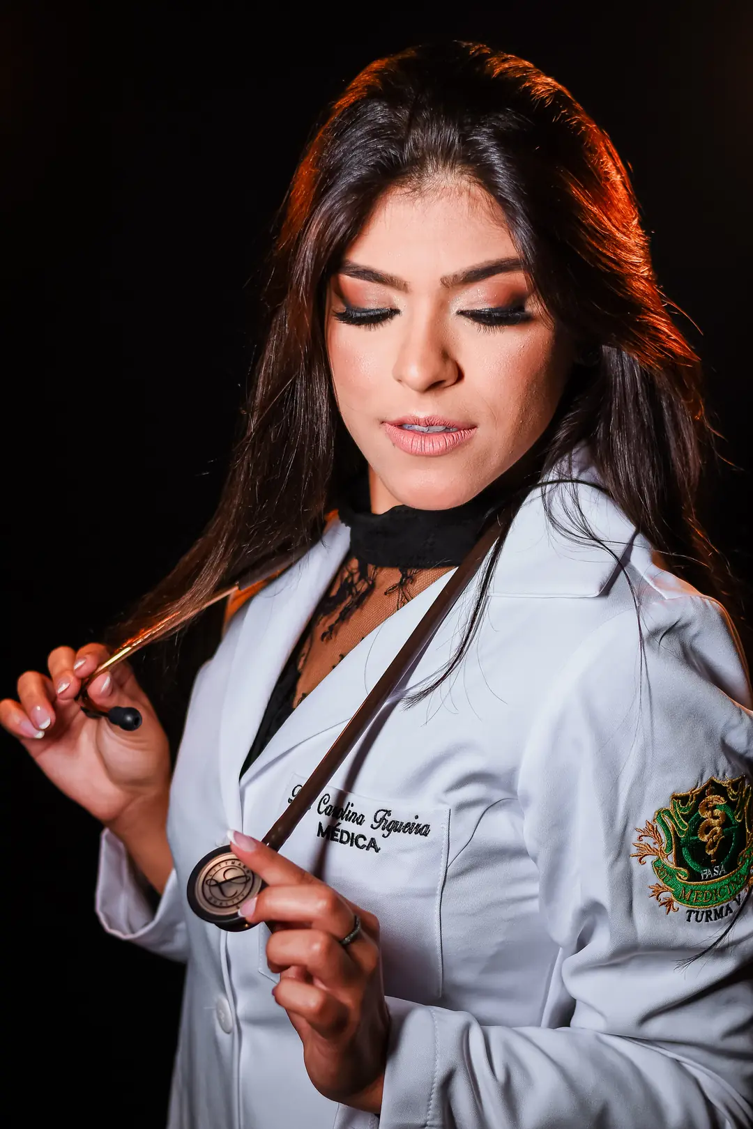 Formando em ensaio fotográfico da formatura.