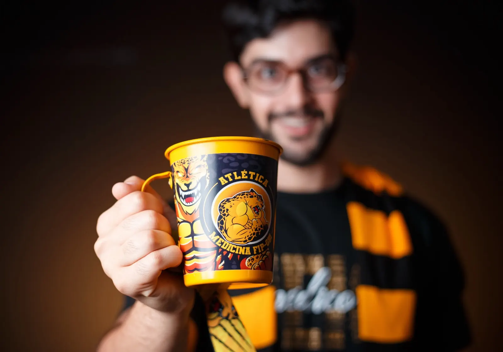 Formando erguendo o caneco da atlética